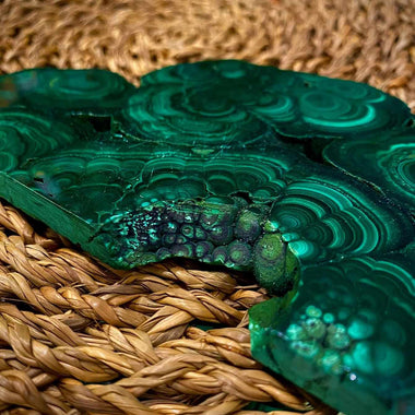 Slice raw malachite unique design hearts shape +FREE wood stand 295 grams natural